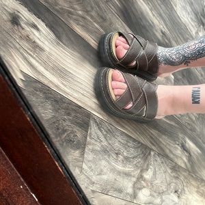 Vintage faded glory platform sandals